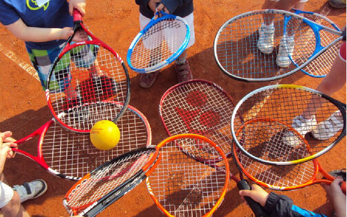 Tennis rackets buiten