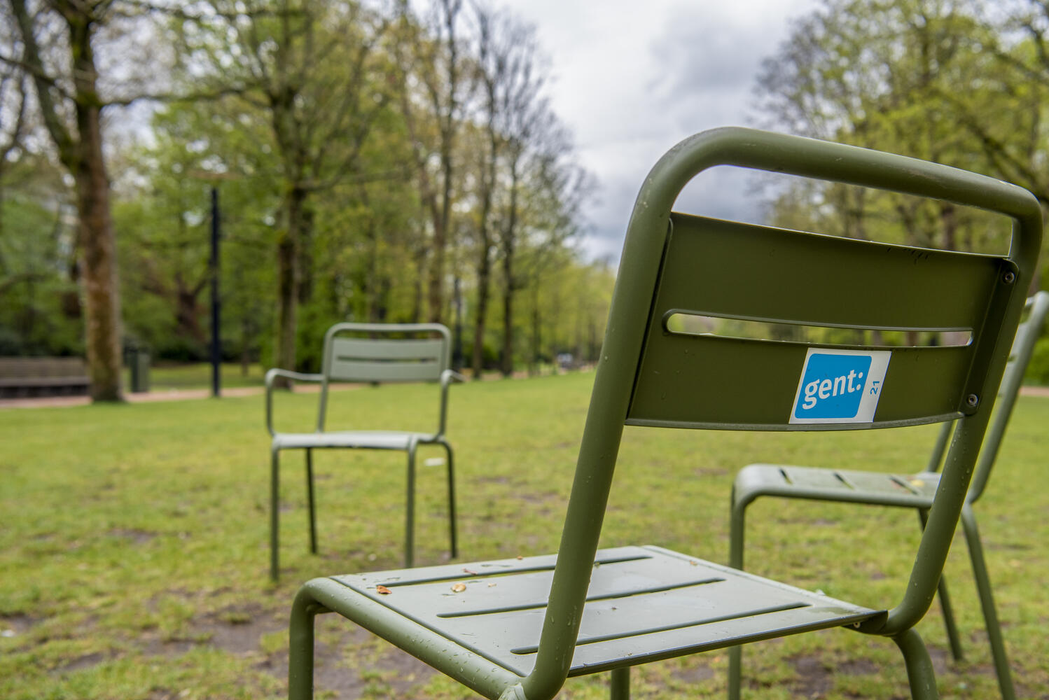 Sluiting tijdelijk intellectueel 128 extra losse stoelen voor Gentse parken | Stad Gent