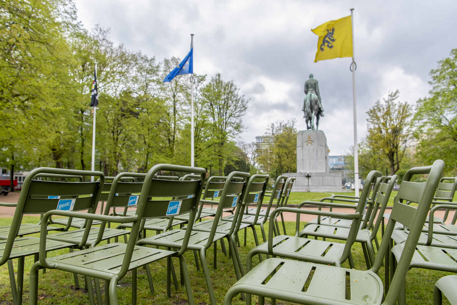 Sluiting tijdelijk intellectueel 128 extra losse stoelen voor Gentse parken | Stad Gent
