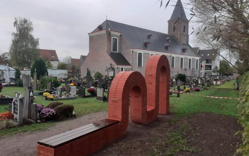 nieuw monument voor de oud-strijders op de begraafplaats Zwijnaarde Scheldeakker