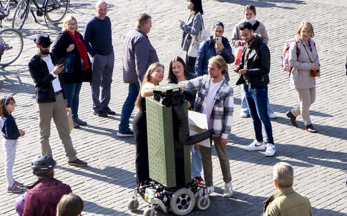 De peukenrobot zal de komende weken geregeld in het straatbeeld opduiken