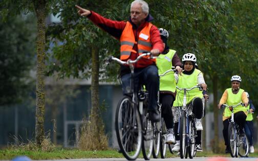 Volwassenen leren fietsen