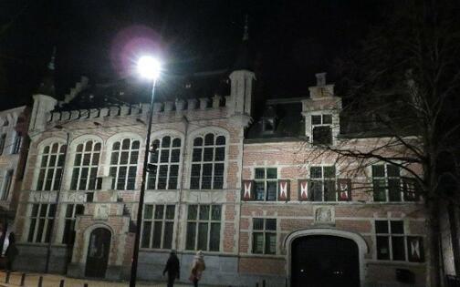 Nieuwe LED-monumentverlichting zijgevel Vismijn Gent