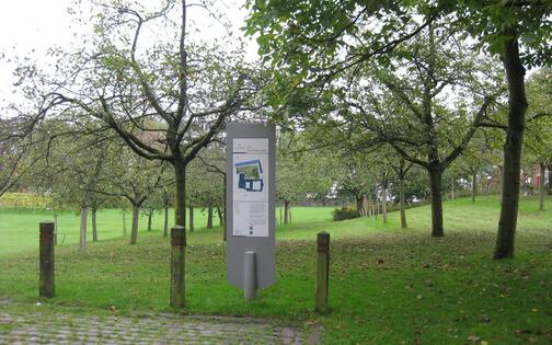 infobord in tuin van de Sint-Pietersabdij