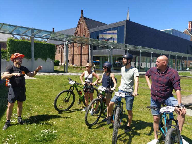 Met het doorzetterscontract van de Stad Gent investeerde Christophe in bakfietsen voor een nieuw tourconcept