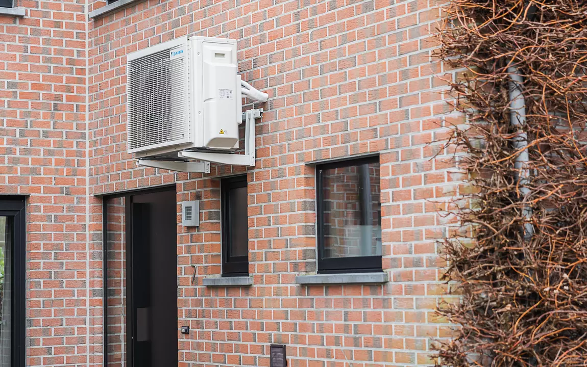Warmtepomp aan een huis