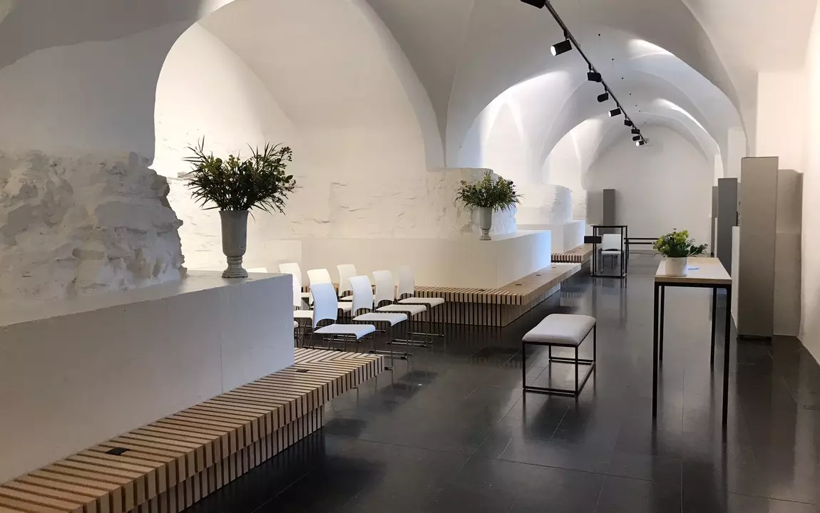 Sint-Pietersabdij - opstelling in de zaal 'Tussen Hemel en Aarde' wanneer het huwelijk niet buiten kan plaatsvinden