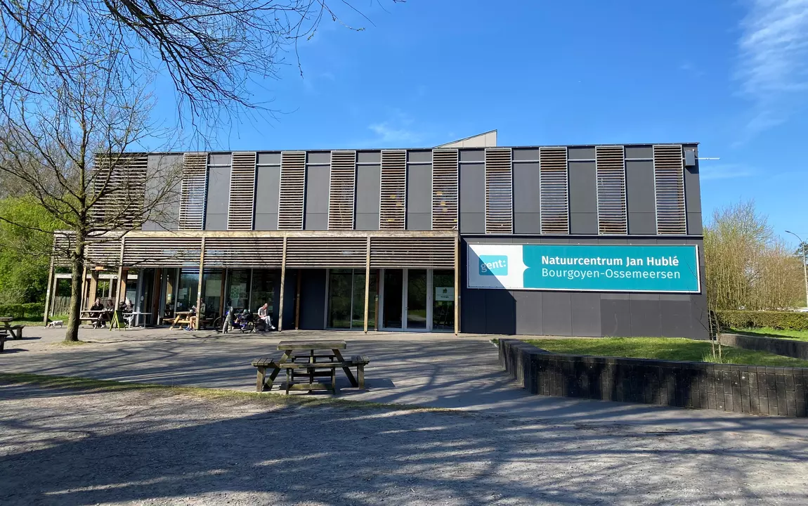 Een vooraanzicht van het Natuurcentrum Jan Hublé Bourgoyen-Ossemeersen
