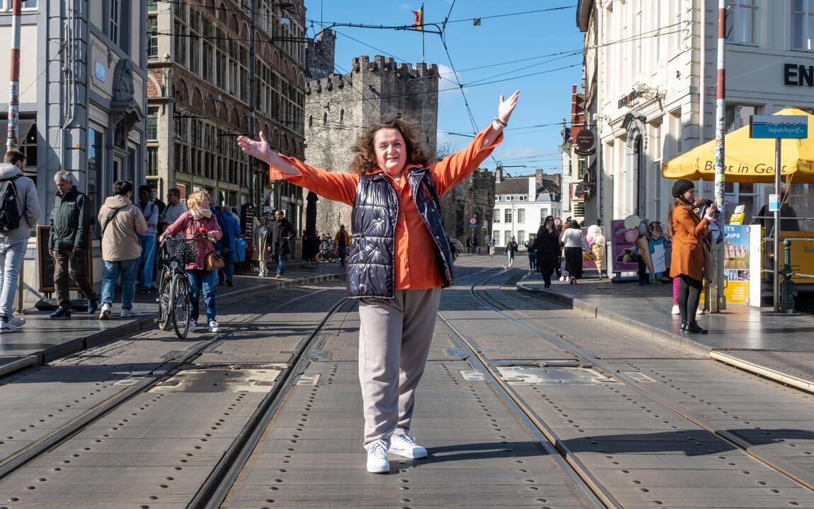 Lali op de Vleeshuisbrug