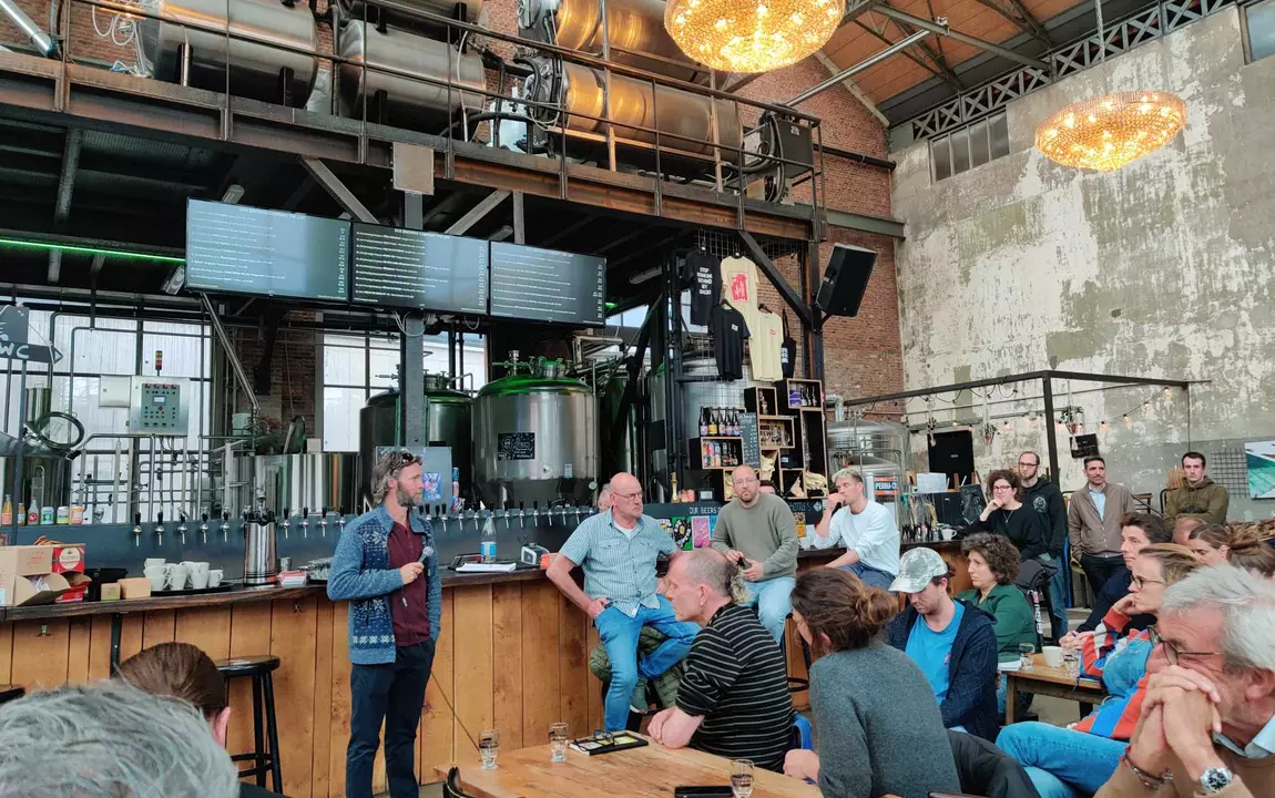 Spreker aan het woord in Hal16 tijdens de culinaire raad van 15 april 2024
