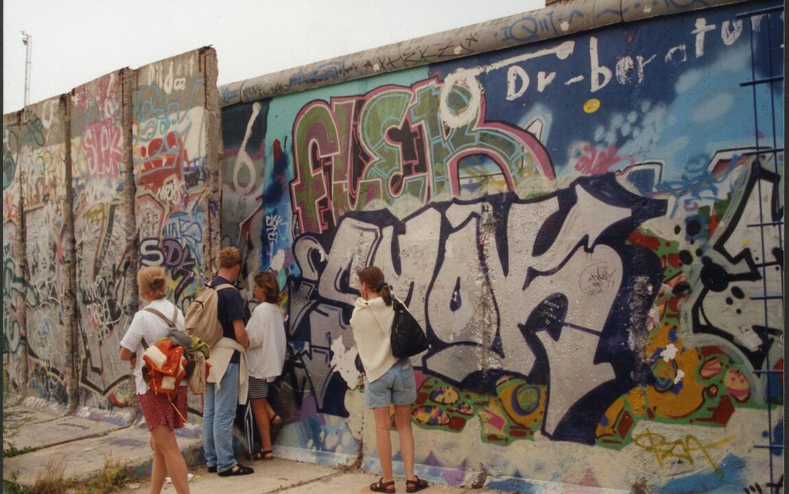Toeristen bij Berlijnse Muur