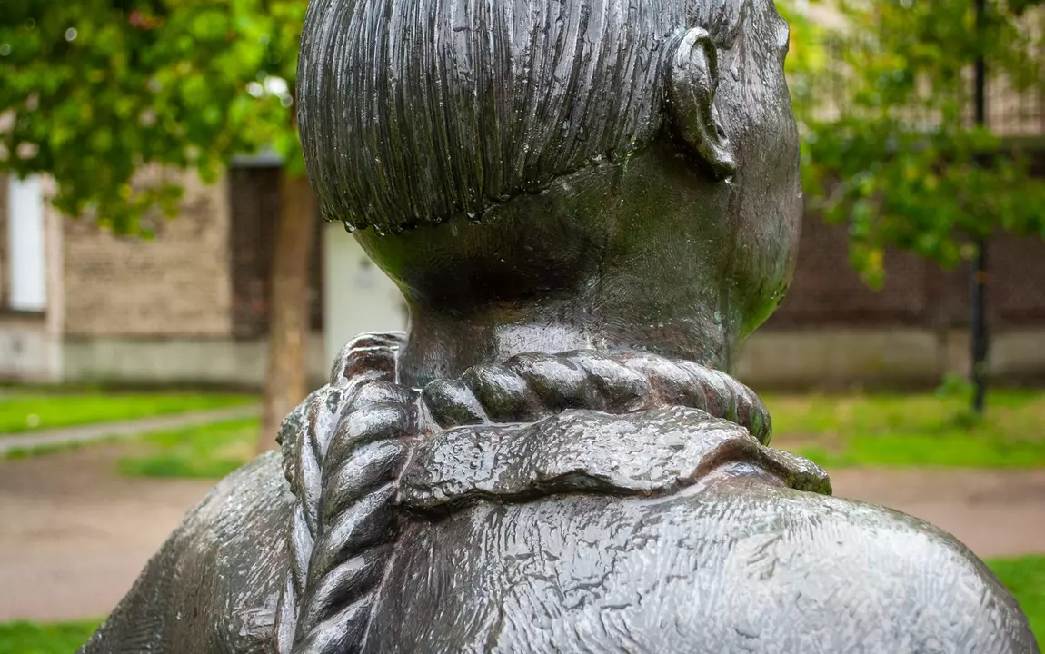 De strop rond de nek van het stroppendragerbeeld