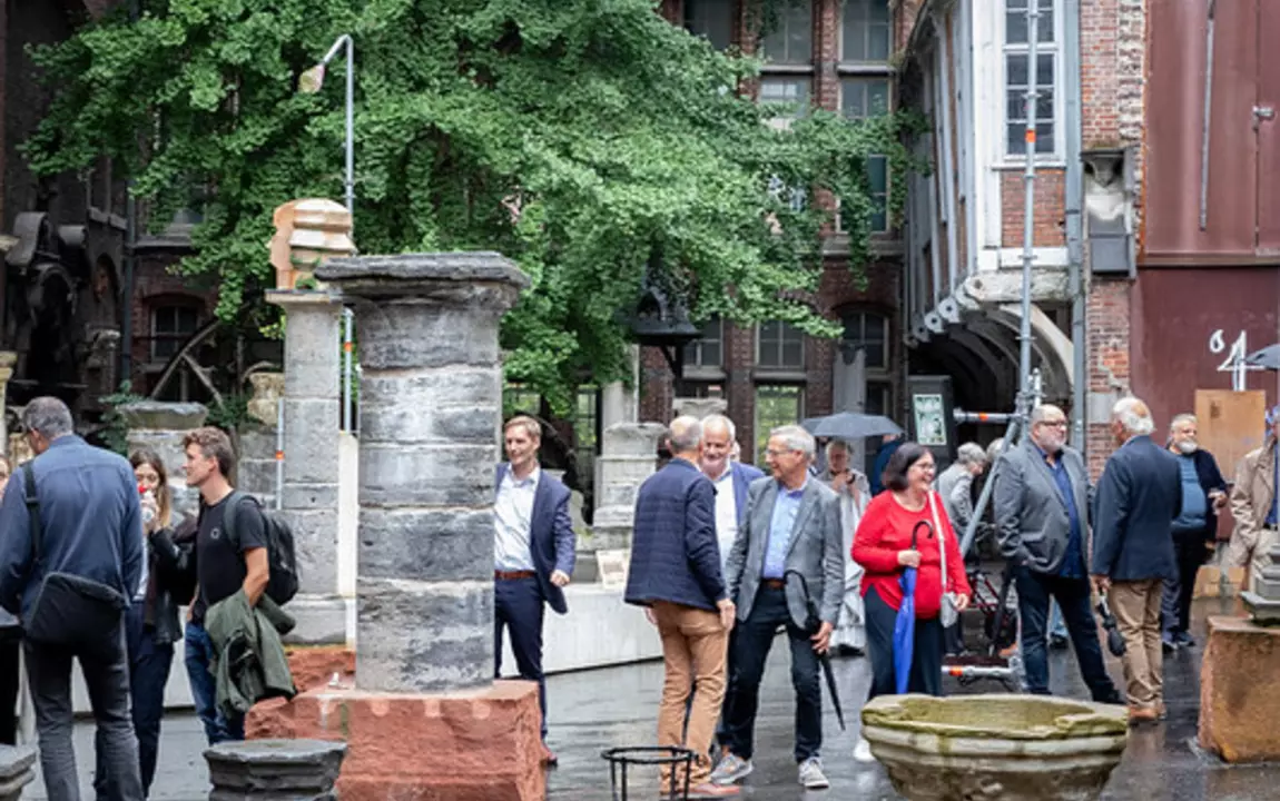 Bezoekers in de beeldentuin Sint Lucas