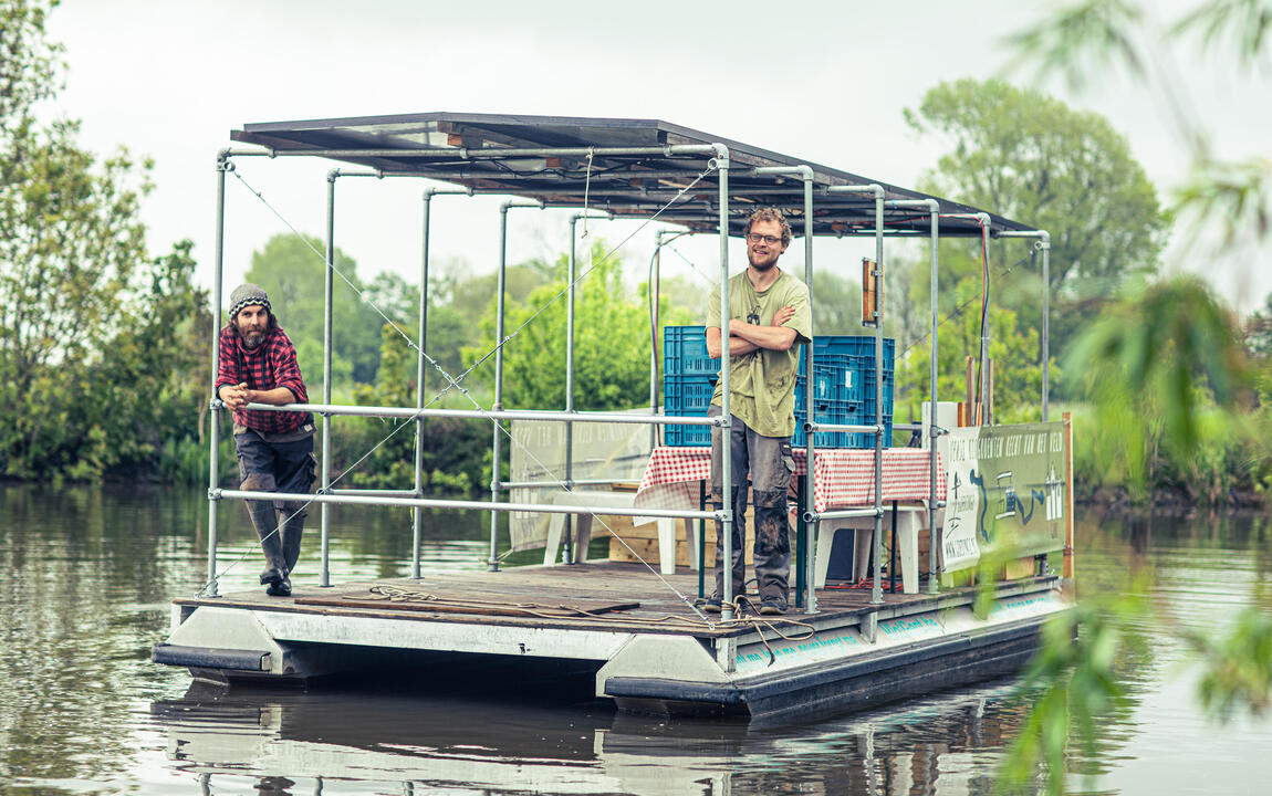 Bioboot De Goedinge vervoert groenten van Afsnee naar Gent centrum