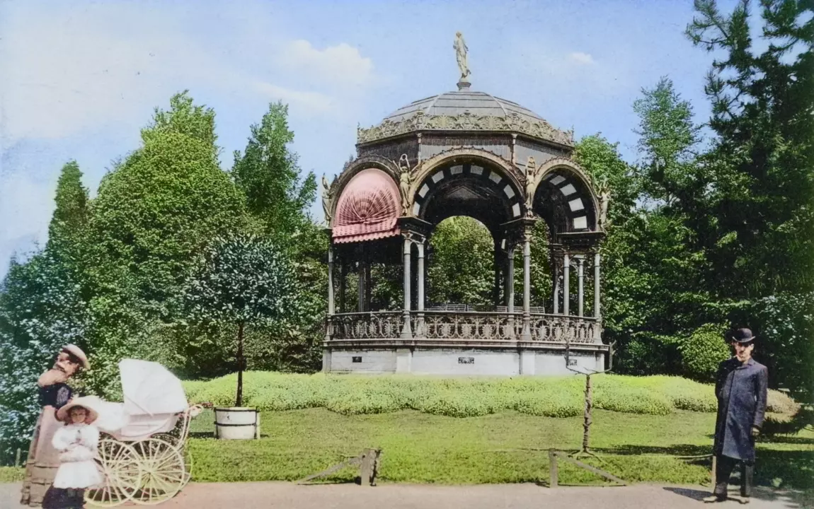 Kiosk Citadelpark begin 20ste eeuw, foto is bijgekleurd