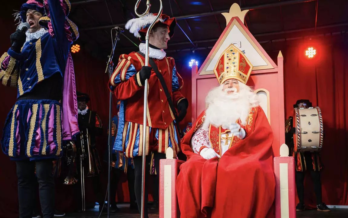 Sinterklaas op zijn troon