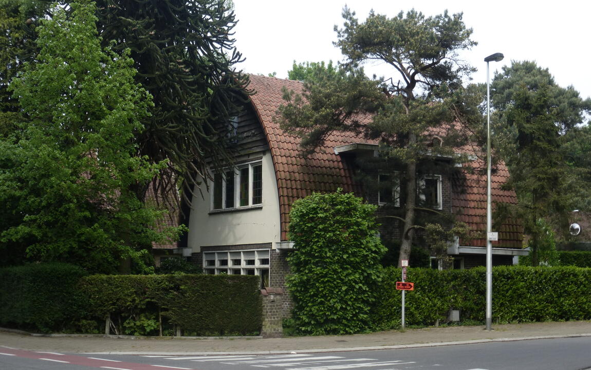 Modernistische villa, Damstraat 1