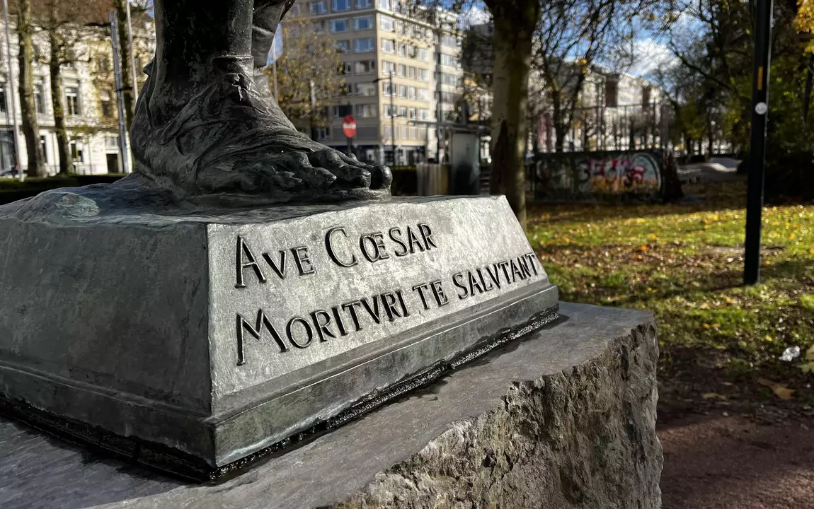 De sokkel van De Gewonde Zwaardvechter