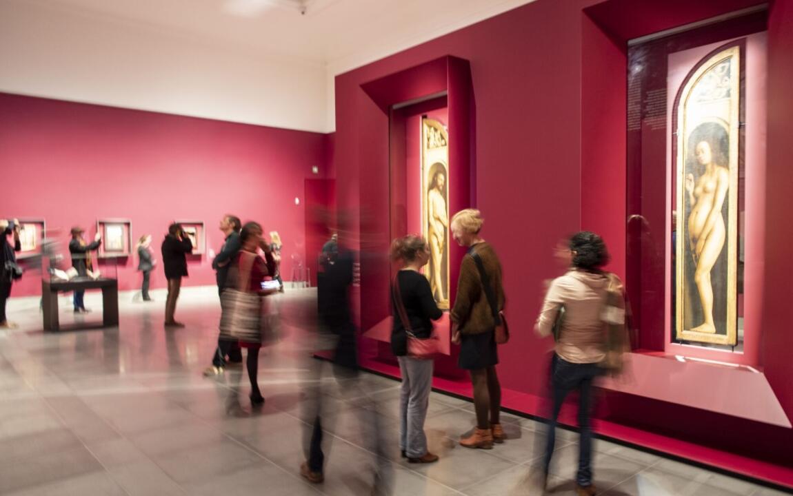 Interieur Museum voor schone kunsten Gent met bezoekers