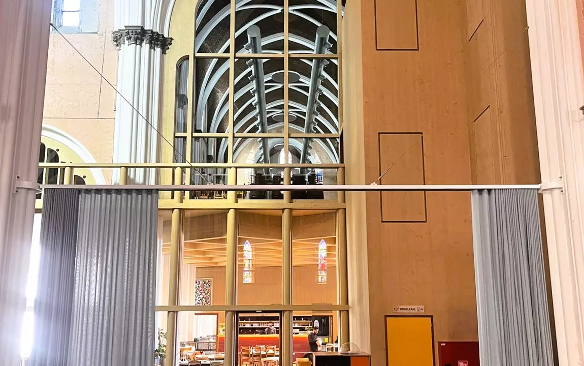 Zicht op de kerk na restauratie