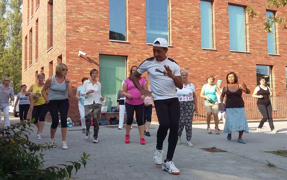 senioren doen zumba