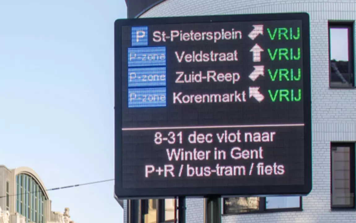 Volg de pijl naar de dichtstbijzijnde vrije parking