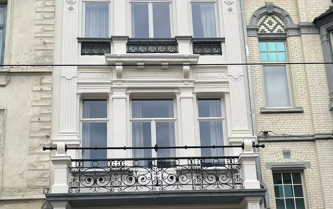 De voorgevel na restauratie