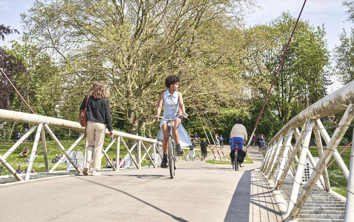 Fietsen op Keizerbrug Gent