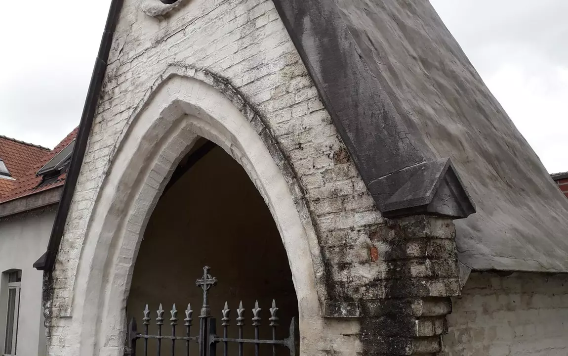 De kapel voor de restauratie