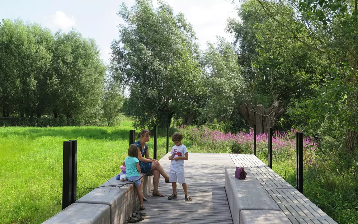 pauze op één van de houten vlonders