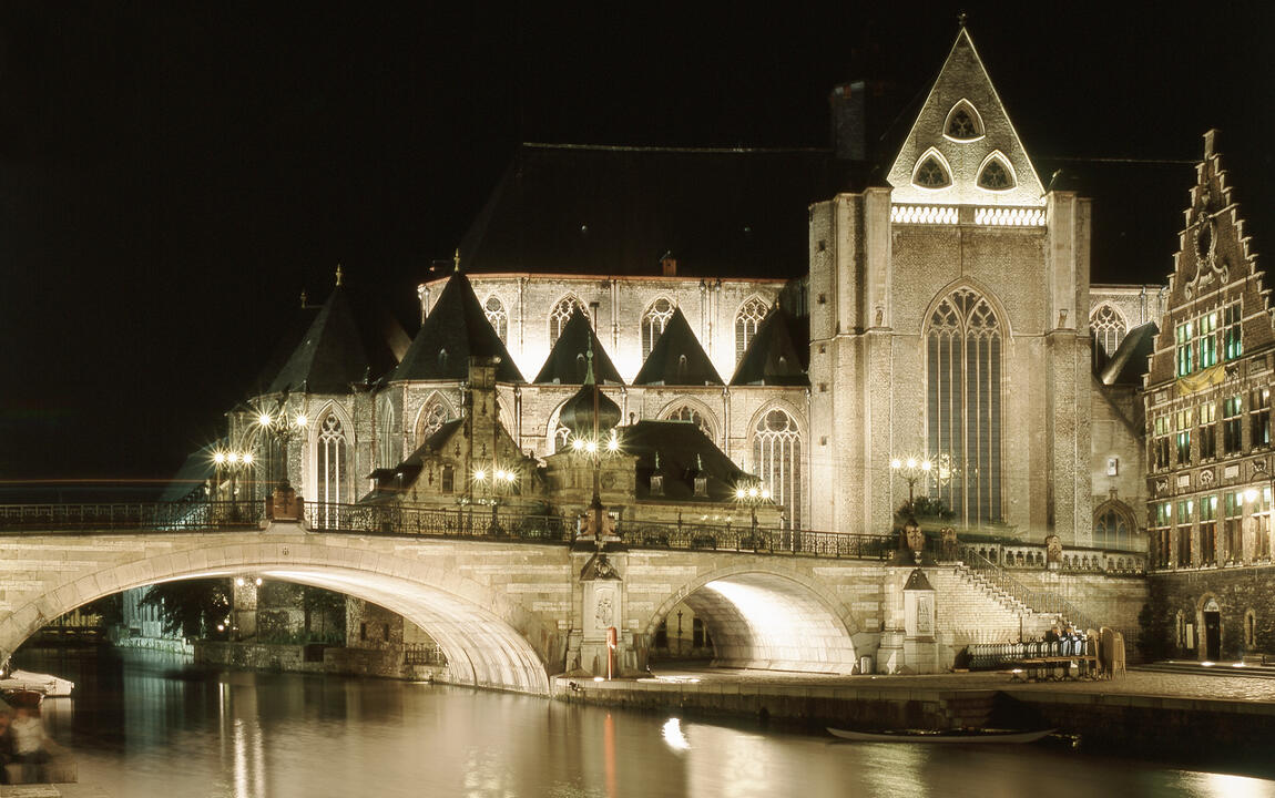 verlichte Sint-Michielskerk