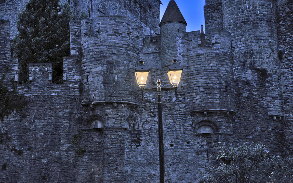 foto kunstwerk Alberto Garutti op het Sint-Veerleplein aan het Gravensteen