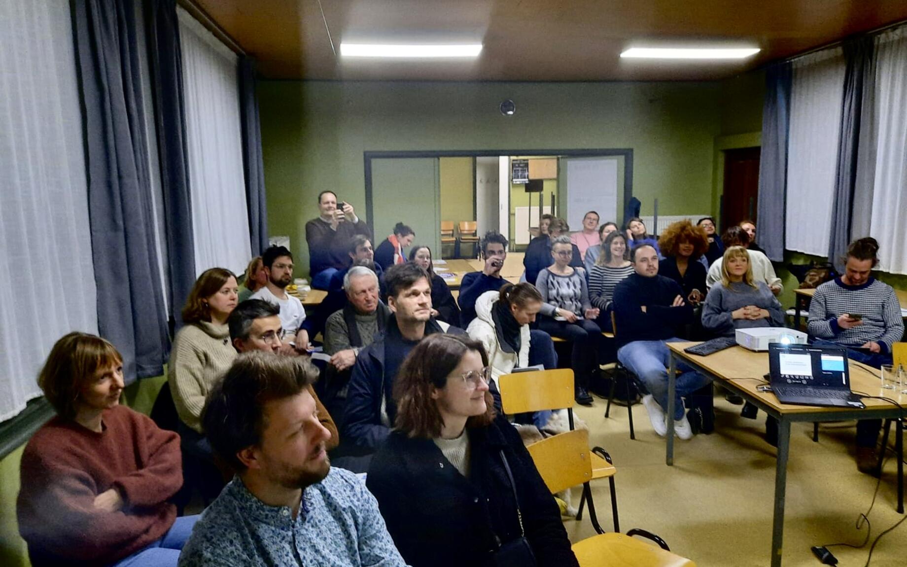 Publiek tijdens het infomoment over samen renoveren in de Volkshaardwijk