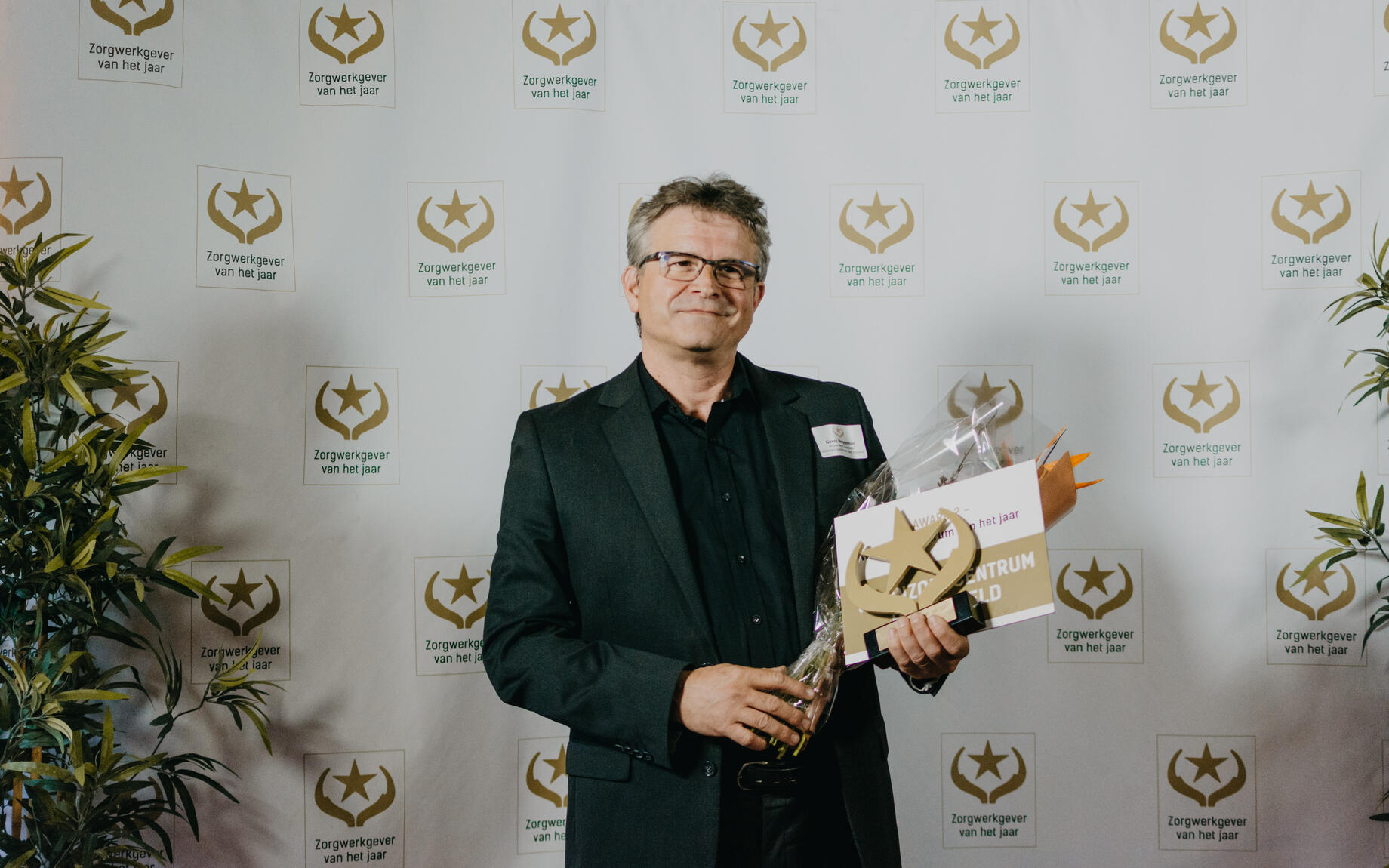 Directeur Geert Roggeman met de award