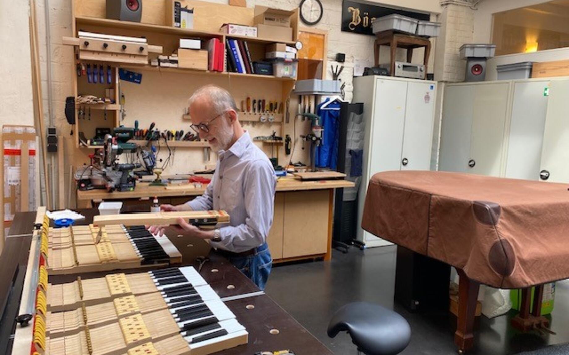 Jacek is pianobouwer en deed beroep op de subsidie verfraaiing handelspanden, een renovatiesubsidie voor ondernemers die hun pand willen aanpakken