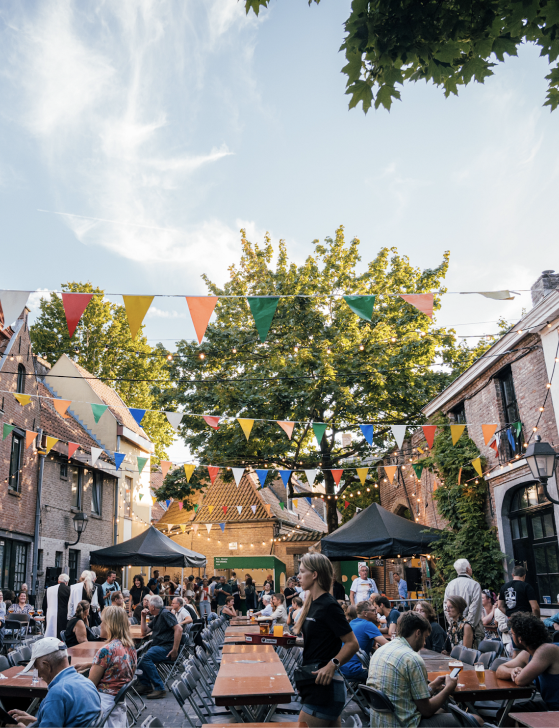 Gezellig terras op de Patersholfeesten