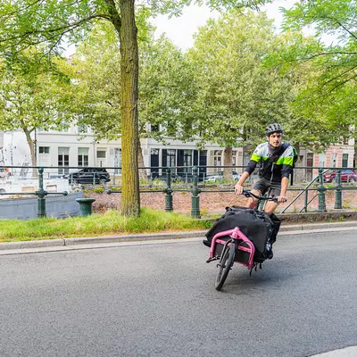 Cargo Velo levert pakje af in Gent met cargobike