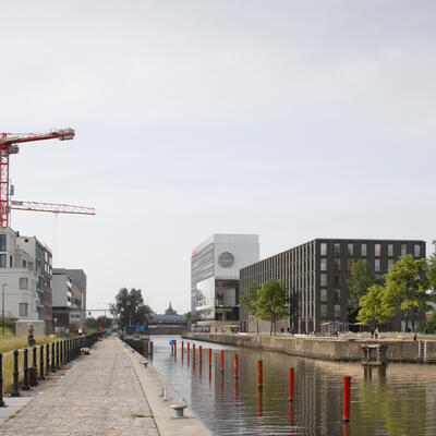 Deze simulatie geeft een idee van hoe de nieuwe gebouwen er zullen uitzien gezien van de Kleindokkaai