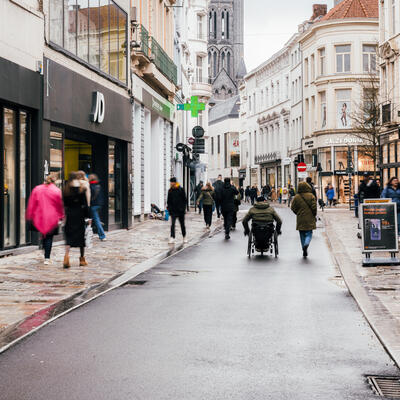 De Veldstraat zoals ze er nu uitziet, met een tijdelijke asfaltlaag