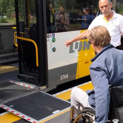 De nieuwe toegankelijke tijdelijke halte