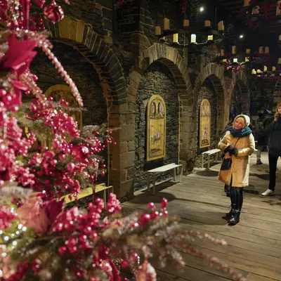 Mensen op bezoek in het Winterwonderkasteel tijdens de vorige editie