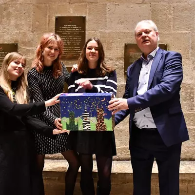 Vier generaties zijn vertegenwoordigd met elk een tijdcapsule. Hier: Ruimtetuig