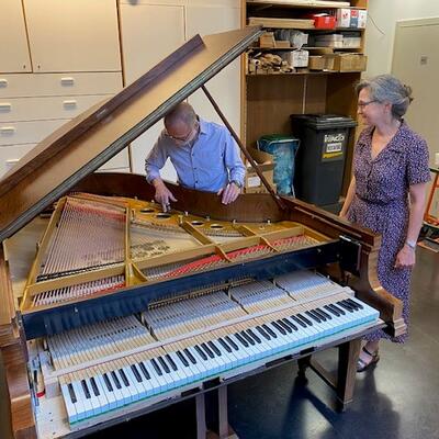 Jacek en Margareta deden beroep op de subsidie verfraaiing handelspanden voor de renovatie van hun pianowinkel
