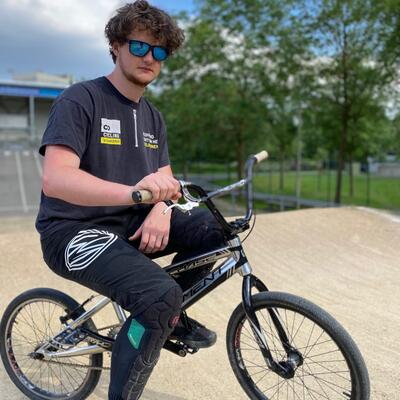 Student-ondernemer op BMX-fiets