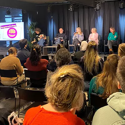 beeld van het panelgesprek in De Krook