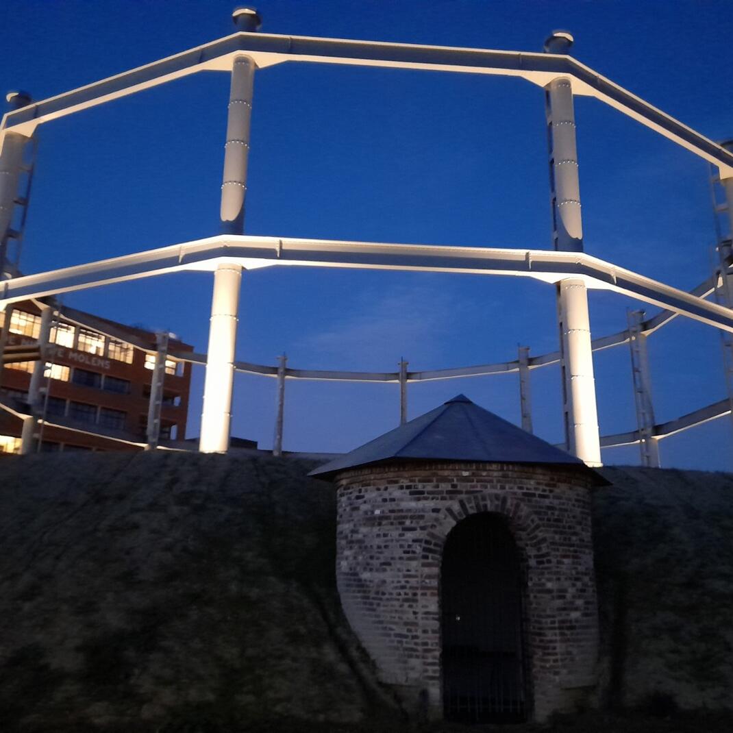 Industrieel erfgoed verlicht in de stijl van het Gentse lichtplan