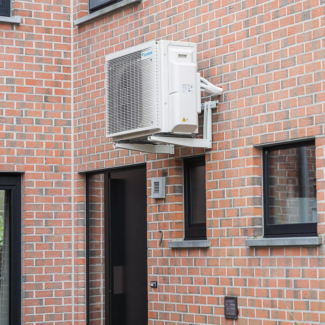 Warmtepomp aan een huis