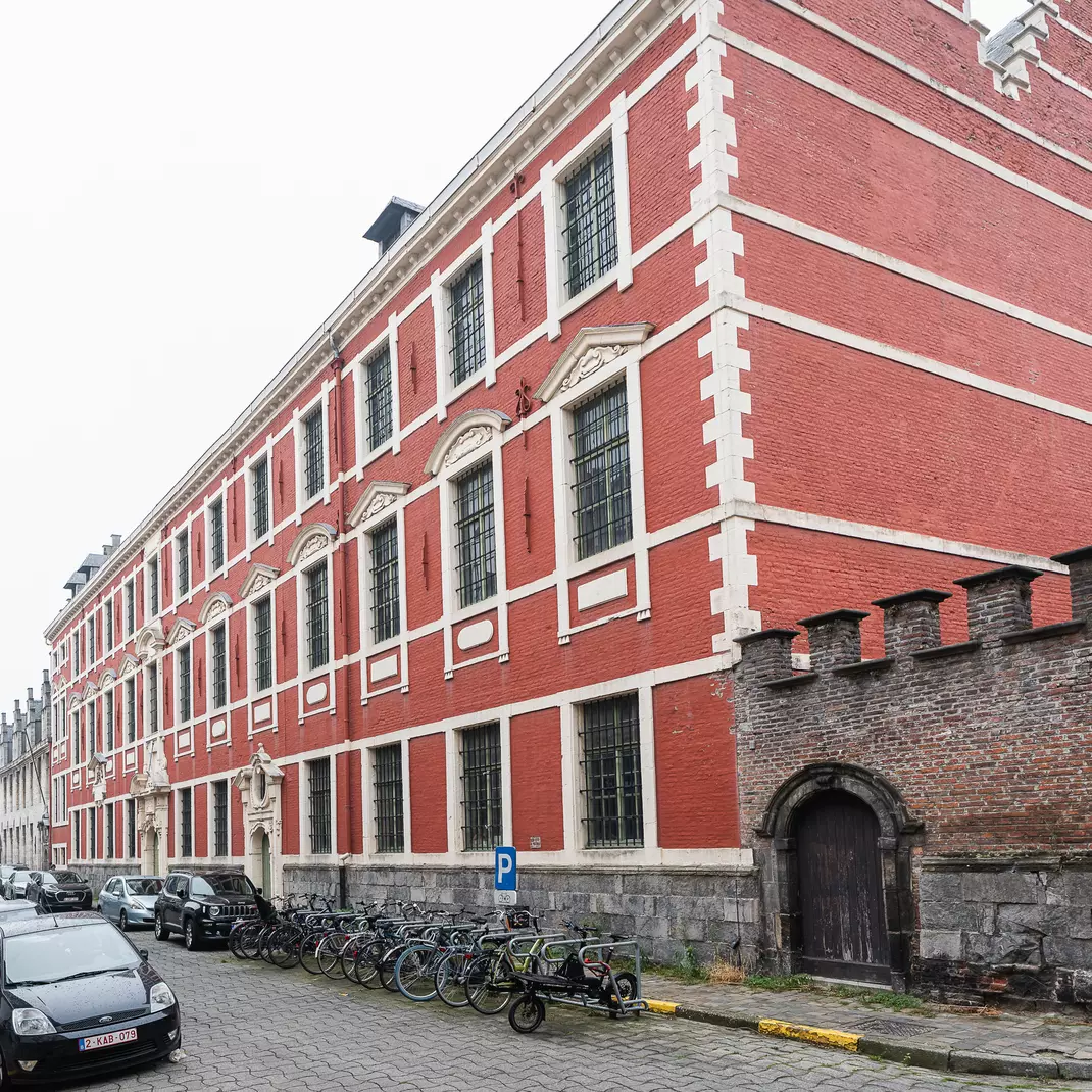 De Berg van Barmhartigheid, kant Abrahamstraat