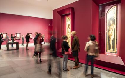 Interieur Museum voor schone kunsten Gent met bezoekers