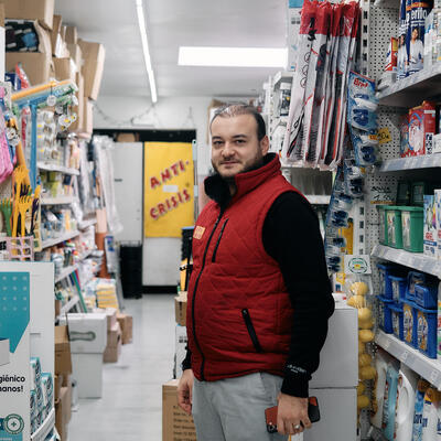 Fatih in zijn winkel Anti-Crisis